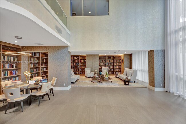 Building Photo - 21150 Point Pl