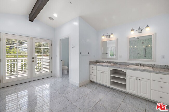 Building Photo - 1147 Centinela Ave