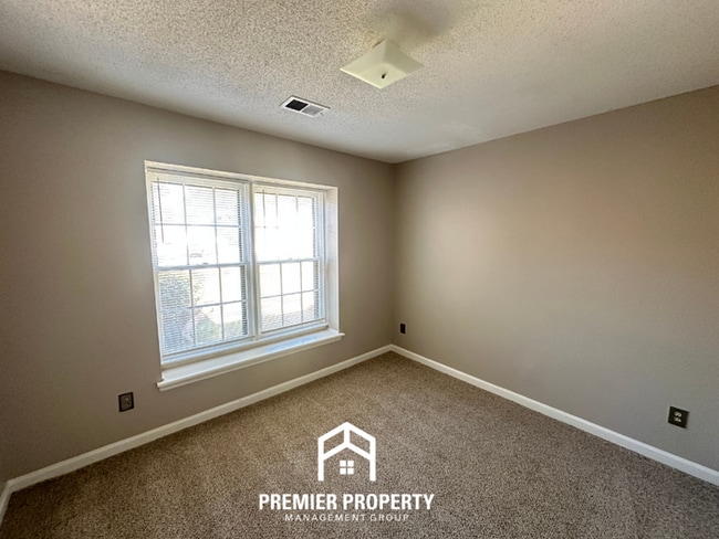 Building Photo - 6739 Pheasant Walk Cove