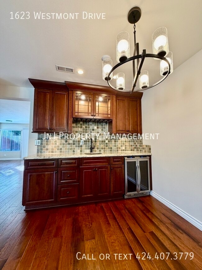 Building Photo - 1623 Westmont Dr