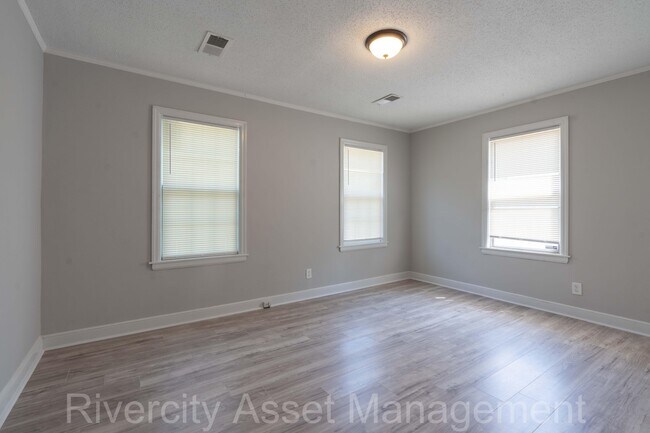 Building Photo - 1009 McEvers Rd