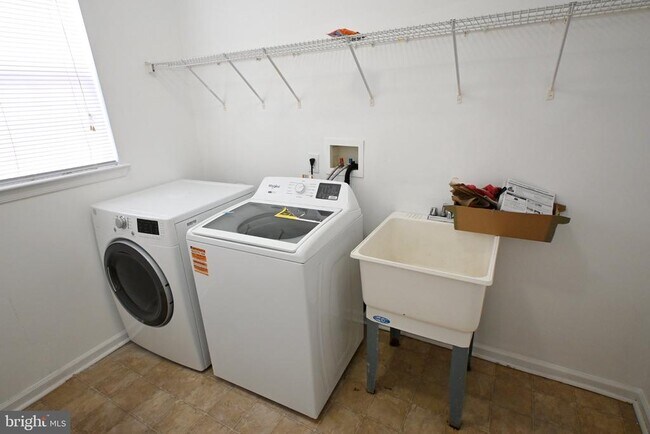 Building Photo - 101 Goldenrod Ln