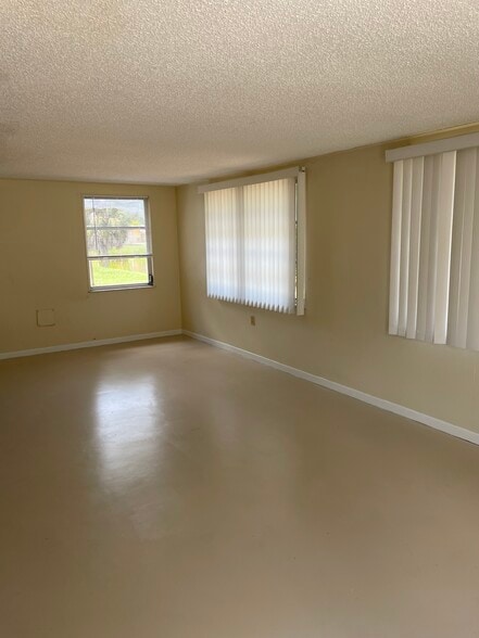Sunroom - 6300 Mosby Pl