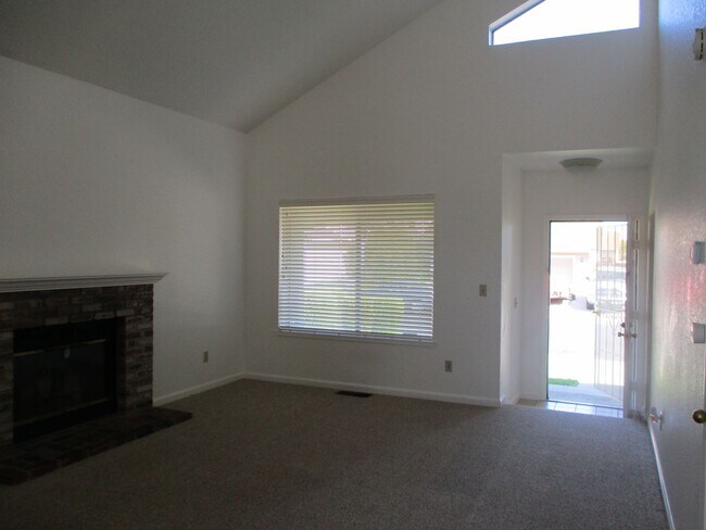 Building Photo - 2618 Valley Oak Way