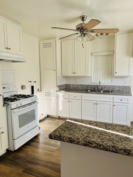 Building Photo - Montclair Apartments