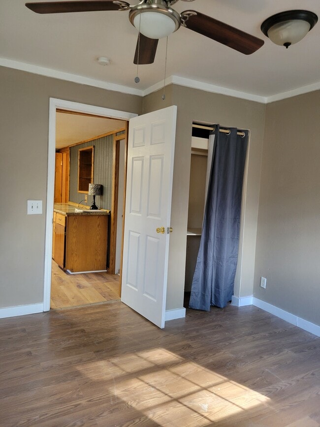 Building Photo - 895 W Schmitt Rd