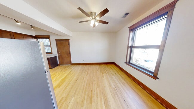 Building Photo - 3124 N California Ave