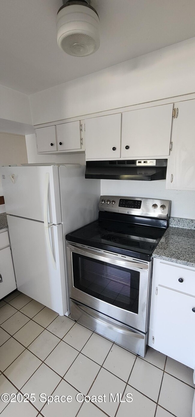 Building Photo - 204 Pierce Ave