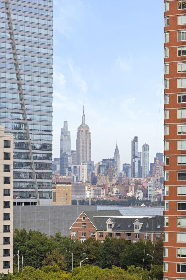 Building Photo - 144 1st St