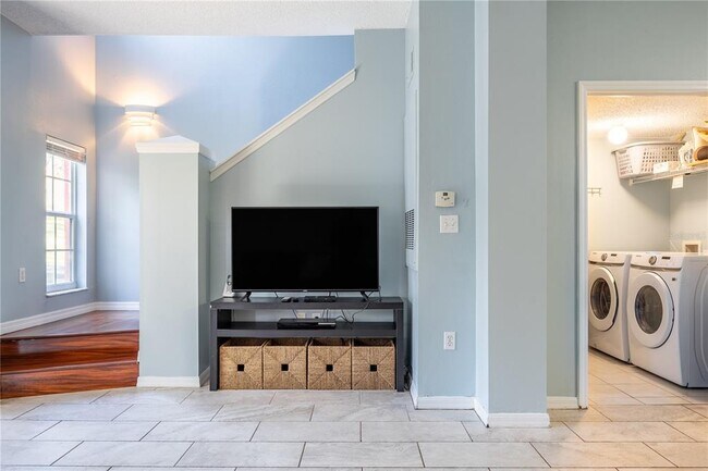 Building Photo - 2728 Sun Key Pl