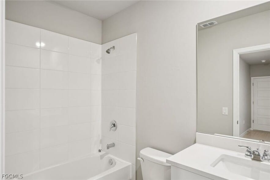 Building Photo - 17549 Woodland Ct