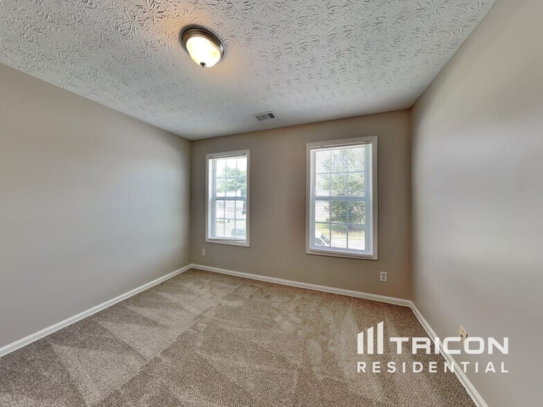 Building Photo - 3362 Kittery Dr SW