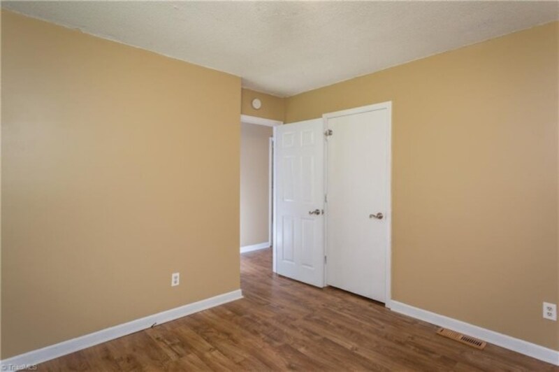 Building Photo - 204 Brambleton Ct