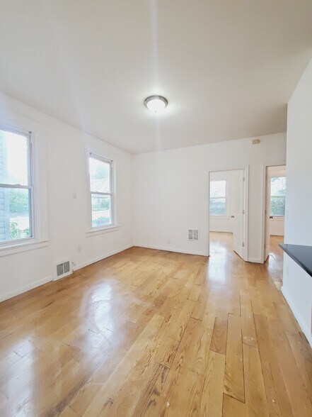 Building Photo - 85 Brown Pl