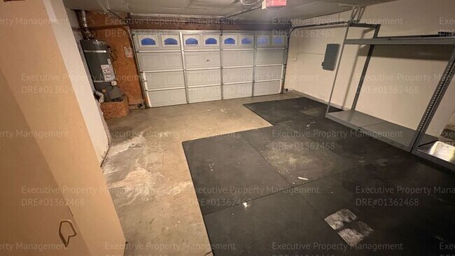 Building Photo - 3 bedroom 2 bathroom home with pool and near shopping centers.
