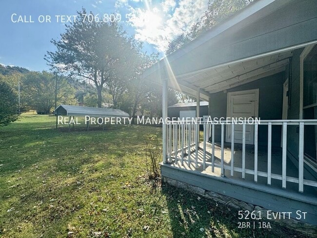 Building Photo - 5261 Evitt St