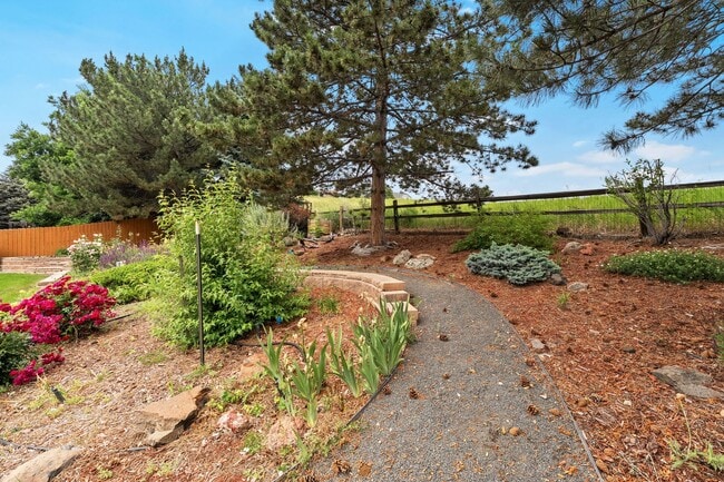 Building Photo - Stunning Fully Furnished Rental in Golden,...