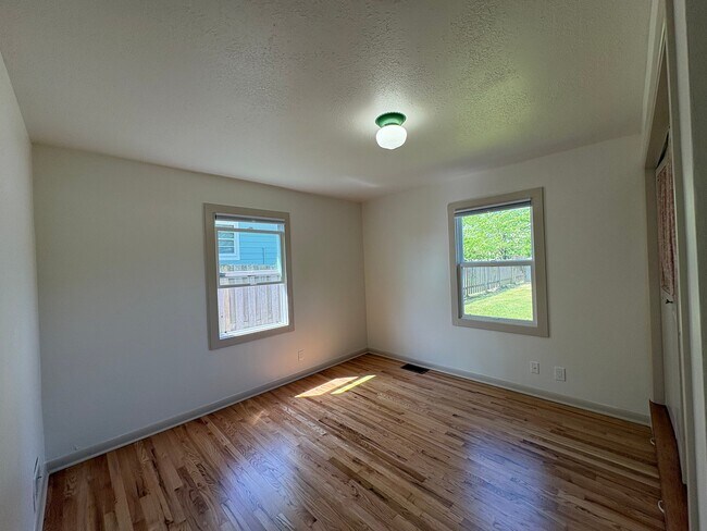 Building Photo - 3736 NE Jessup St