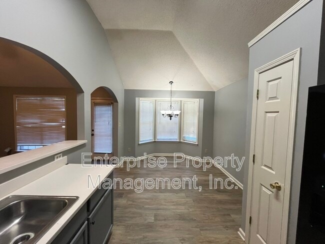 Building Photo - 6986 Parkbrook Ln