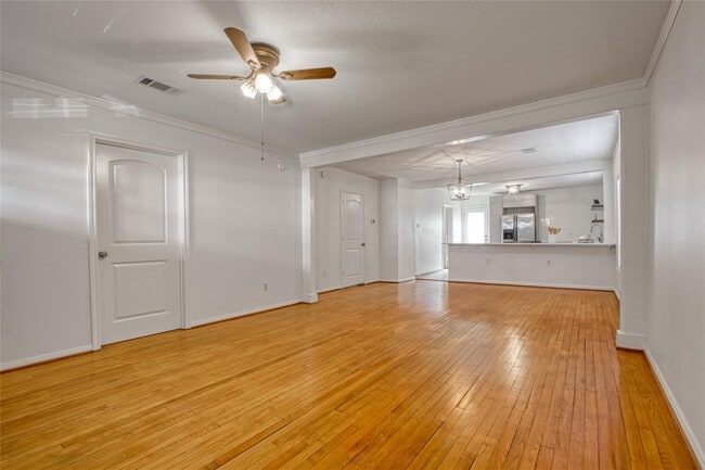Building Photo - 905 Kern St