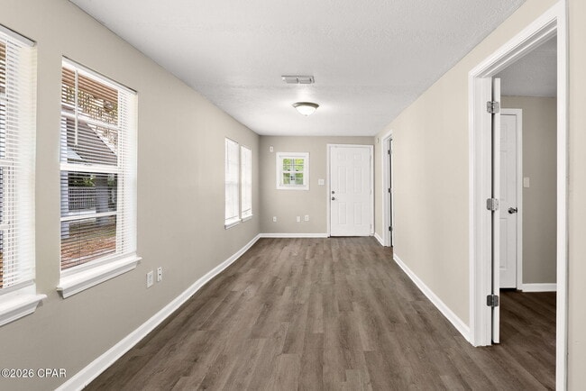 Building Photo - 119 College Ave