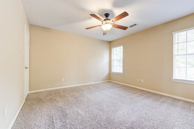 Building Photo - 518 Ellingham Dr