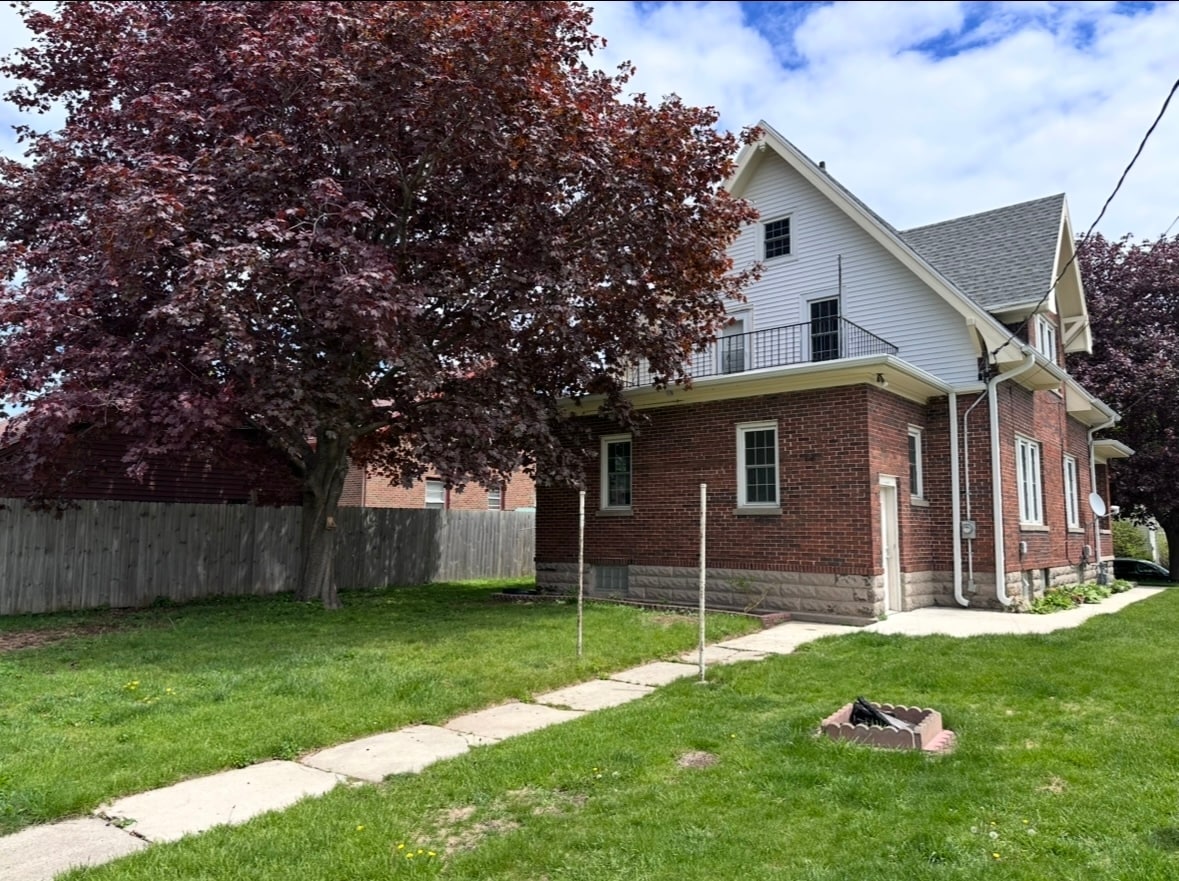 Adorable backyard with lots of shade, room to play, and a fire pit! - 2712 S 9th St