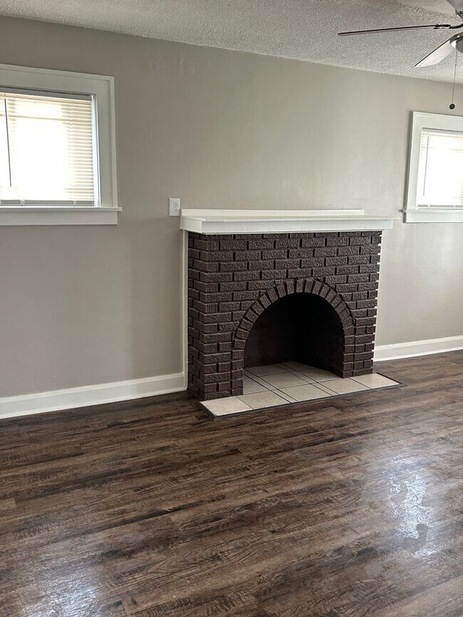 Building Photo - Updated 2/3 Bedroom Bedroom Austintown Home for Rent