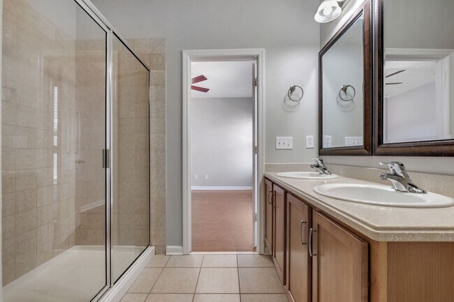 Building Photo - Southwood Townhome with Community Pool