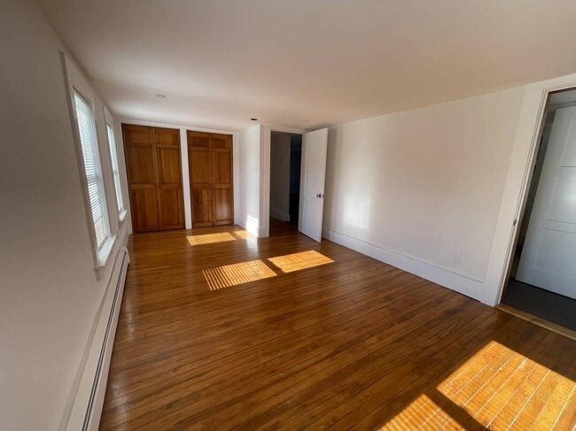 Building Photo - 13 Middle St