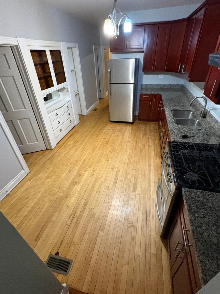 Building Photo - 4622 S Troy St