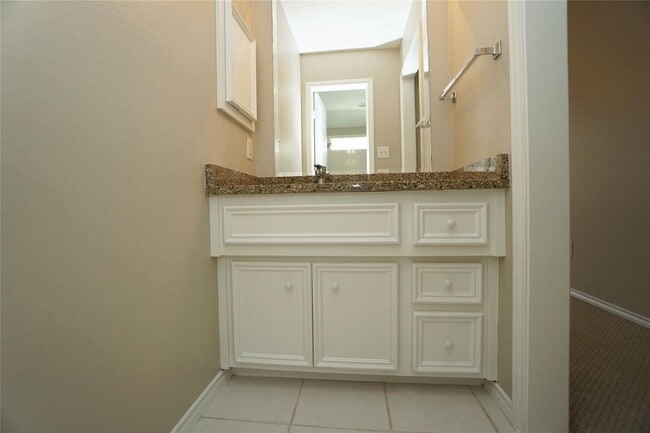 Building Photo - Location, Location! A Must-See Midtown Gem!