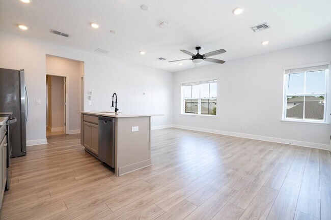 Building Photo - 6665 Bridgman St