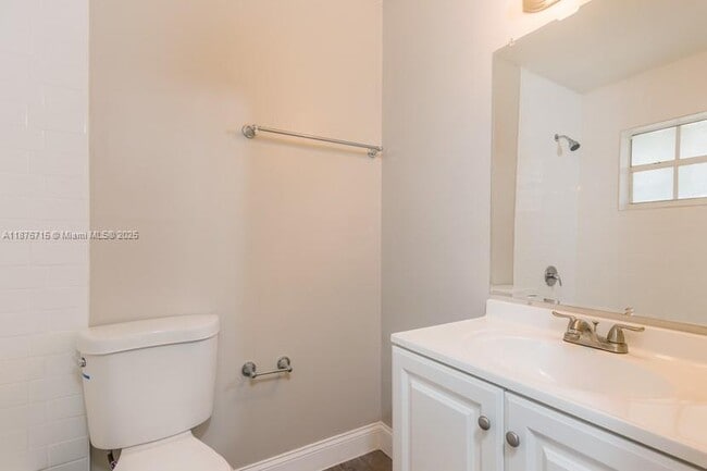 Building Photo - 2424 Angler Dr