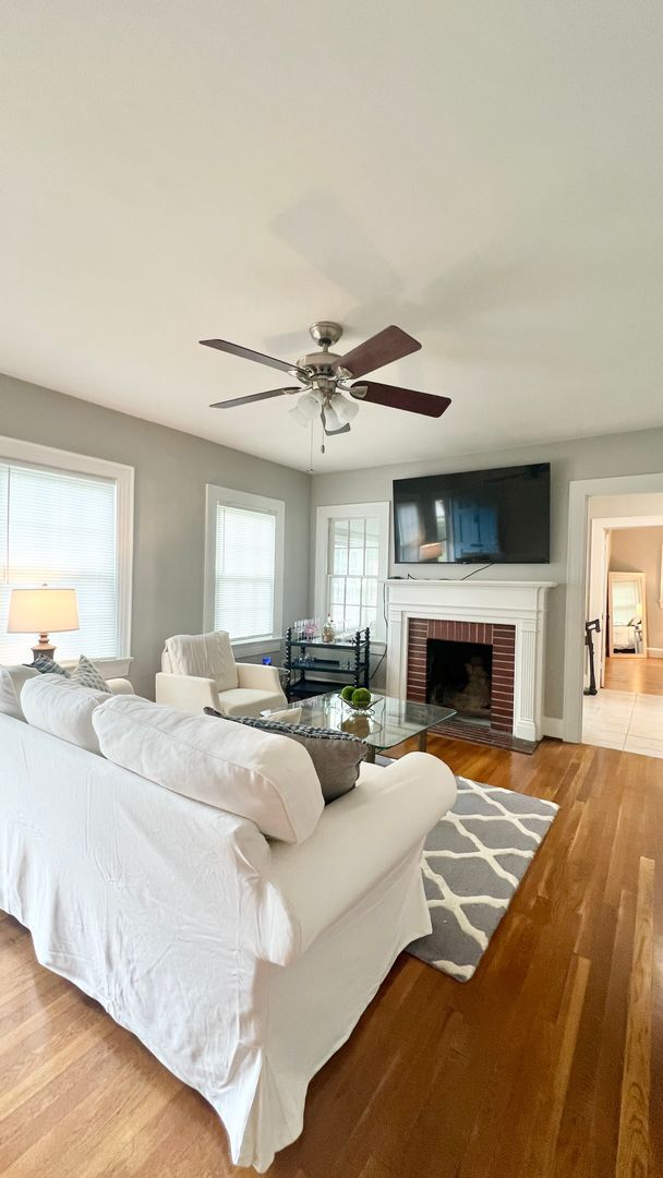 Building Photo - 4 bedroom home for 4 or 3 people (one bloc...