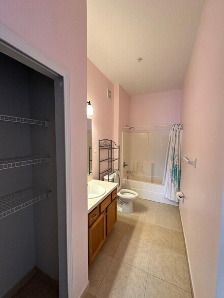 Building Photo - 9670 Amarante Cir