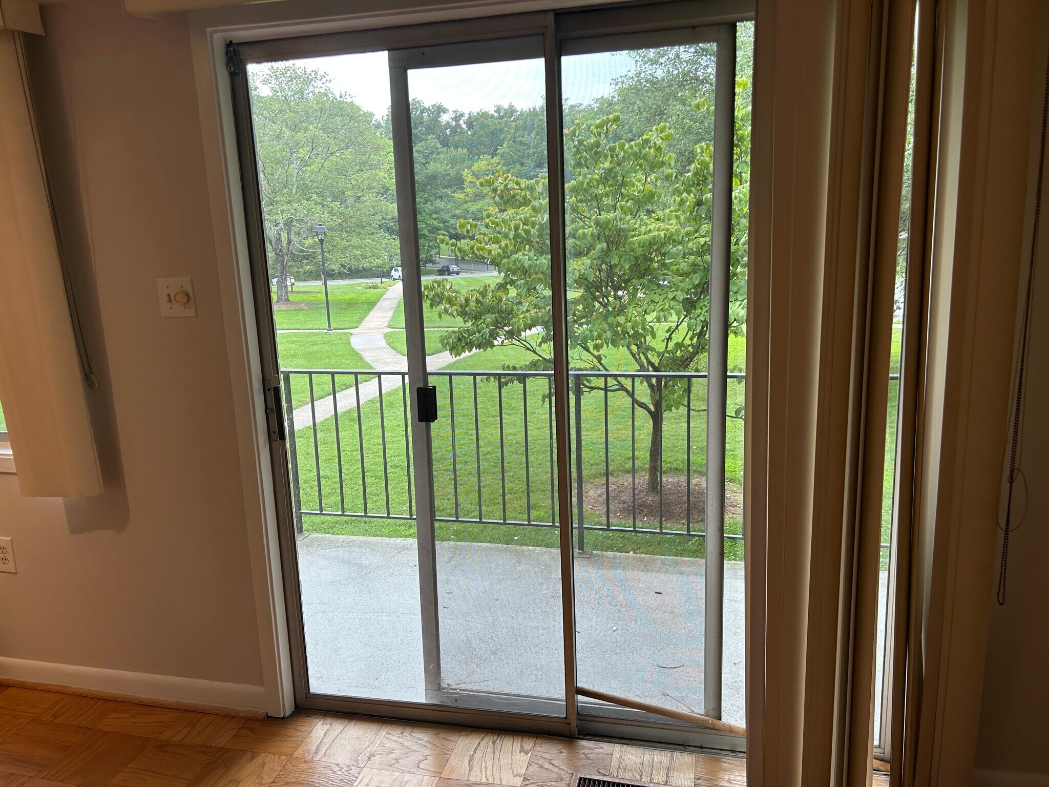 Building Photo - 10613 weymouth st 101