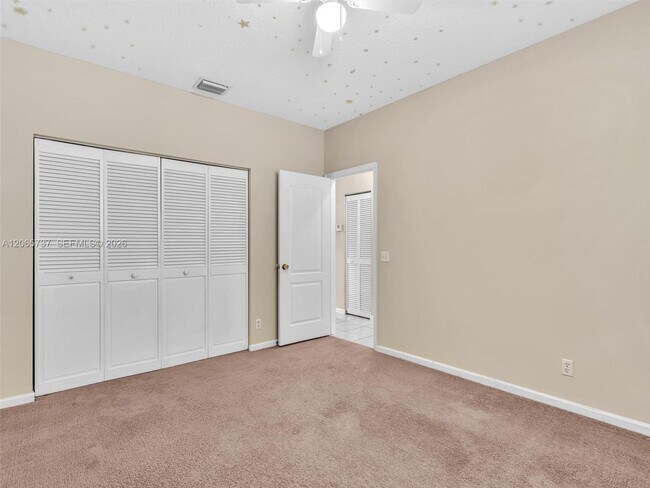 Building Photo - 11335 Lakeshore Dr