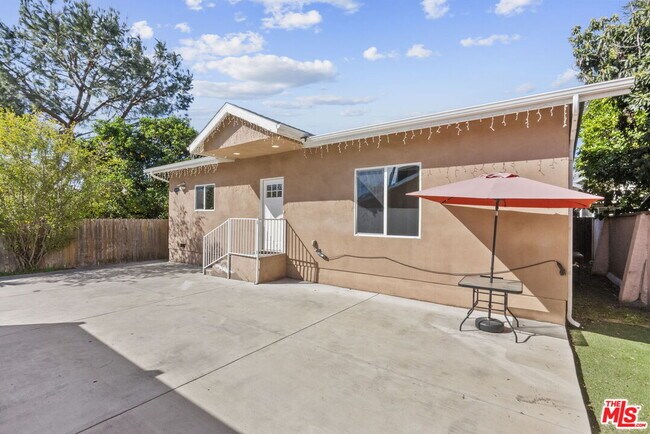 Building Photo - 6715 Cedros Ave