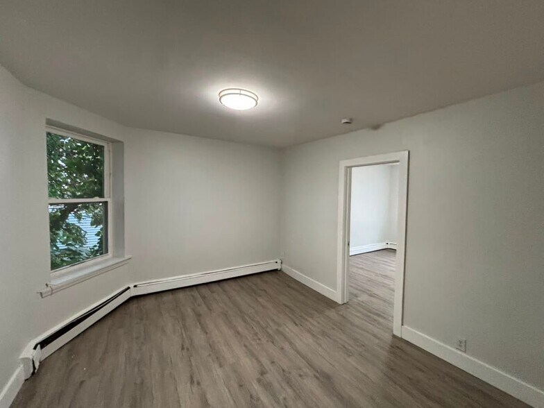 Building Photo - 20 Seidler St
