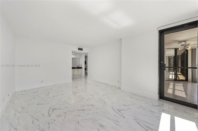 Building Photo - 1925 Brickell Ave
