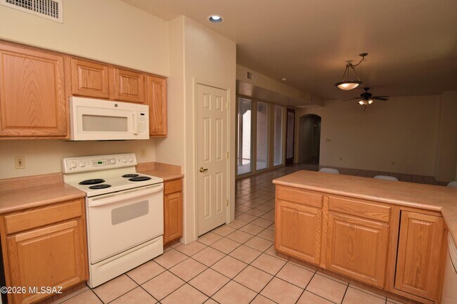 Building Photo - 2934 N Cardell Cir