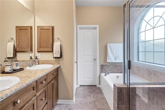 Building Photo - 3418 Castleton Dr
