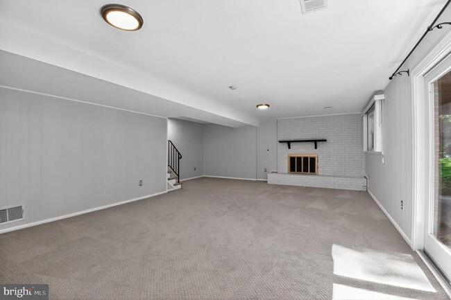 Building Photo - 8233 Stonewall Dr
