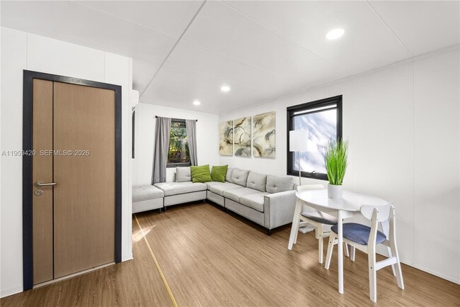 Building Photo - 5511 Woodland Ln