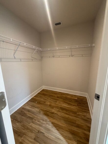 Building Photo - 4602 Karen Ave N