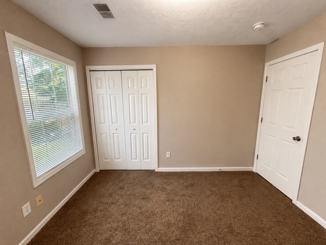 Building Photo - 318 Castle Ridge Dr