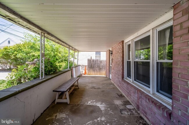Building Photo - 239 Lemonte St