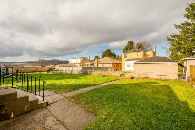 Building Photo - Don’t miss this! Beautifully RENOVATED 3 bedroom in Stowe!!