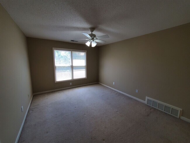Building Photo - 472 Hunters Mill Cove